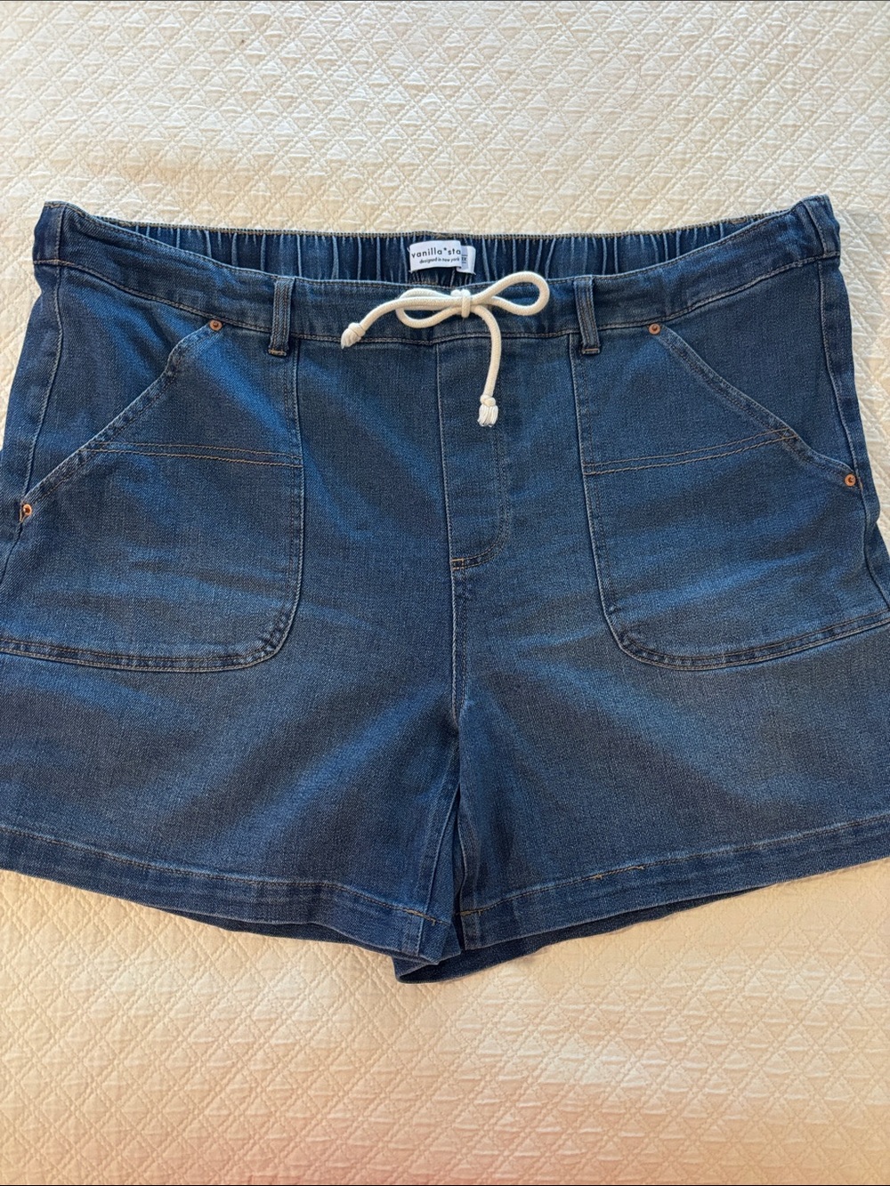 Vanilla Star Denim Drawstring Pocket Shorts in Dark Blue